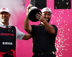 Джон Рам празднует свой первый индивидуальный триумф в LIV Golf